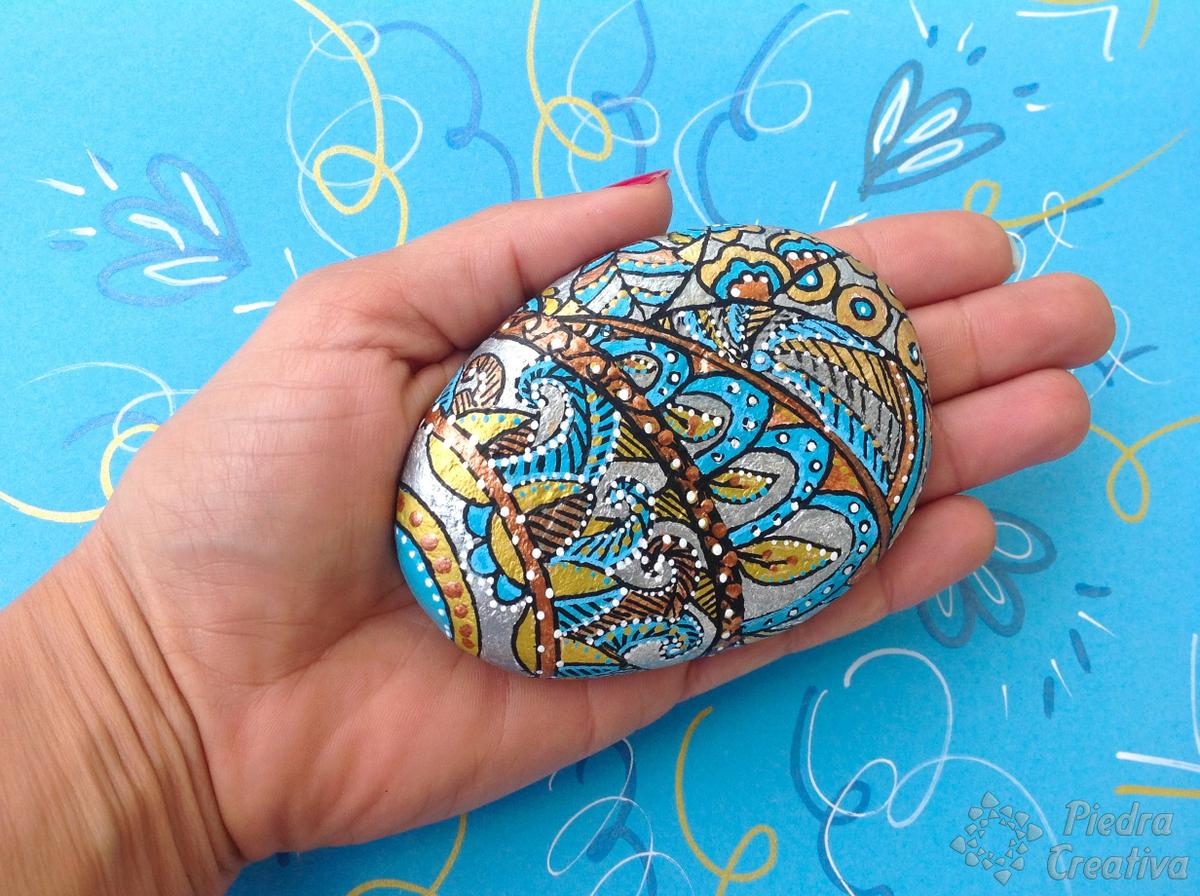 manualidades de piedras pintadas abstractas