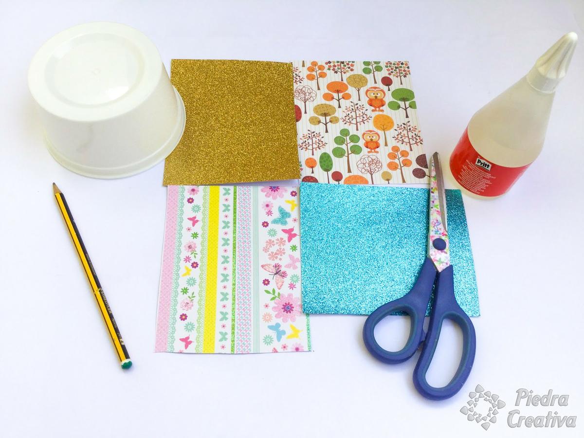 Materiales de cartulinas para juego con piedras 