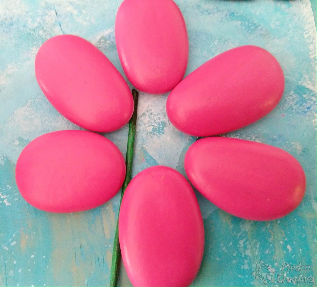 Manualidad de cómo hacer flores con piedras