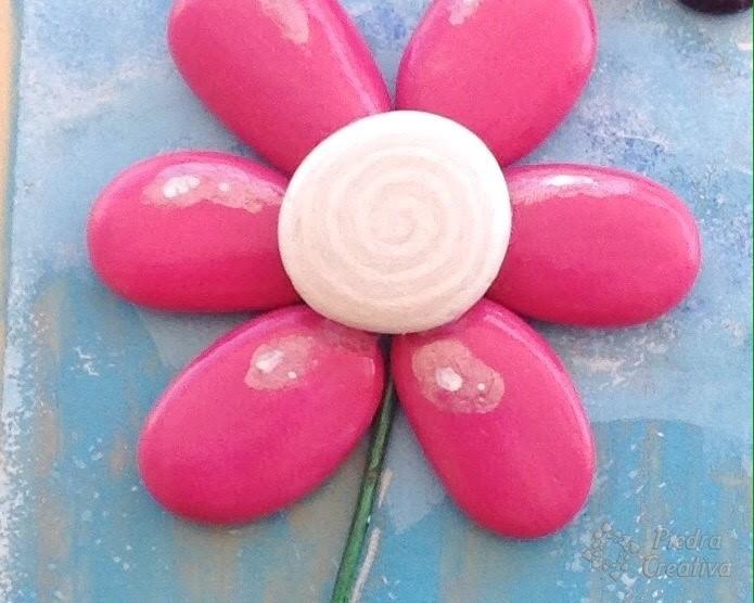 como pintar piedras y flores