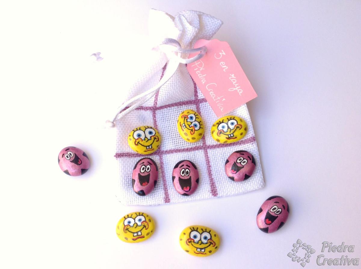 Manualidad de tres en raya pintado en piedras de PiedraCreativa