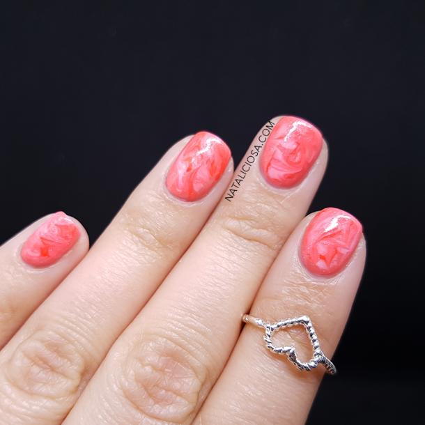 manicura elegante para bodas en tono naranja con marmoleado o efecto marble de semipermanente de pink gellac o marmoleado semipermanente