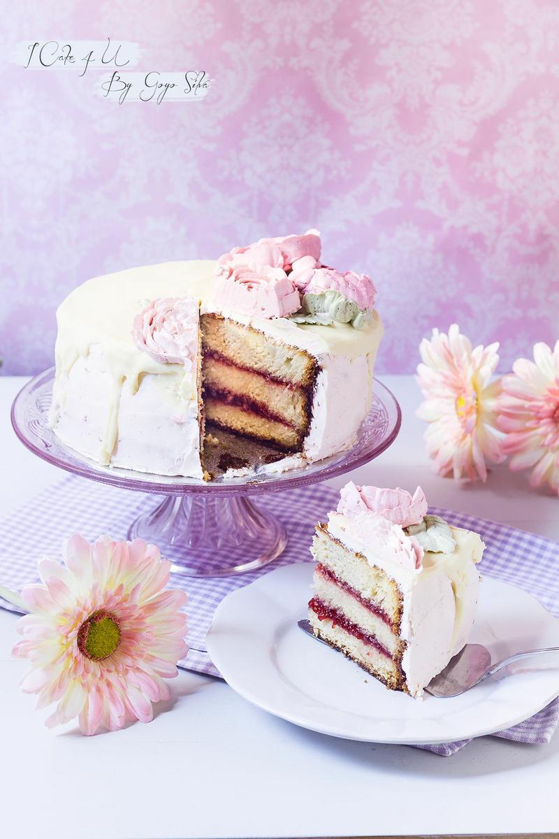 Drip Cake de Fresa con Crema de Merengue Suizo