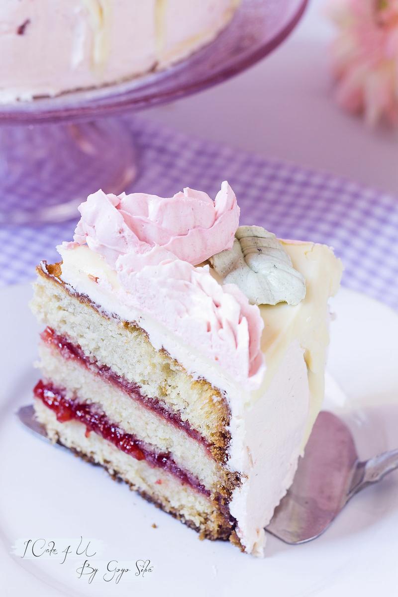 Drip Cake de Fresa con Crema de Merengue Suizo