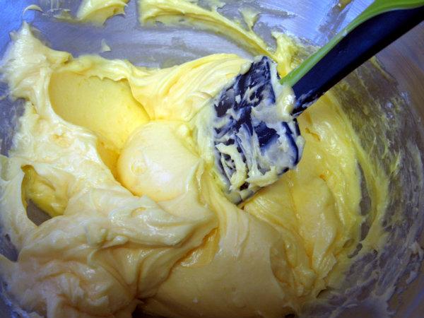 ingredientes húmedos batidos