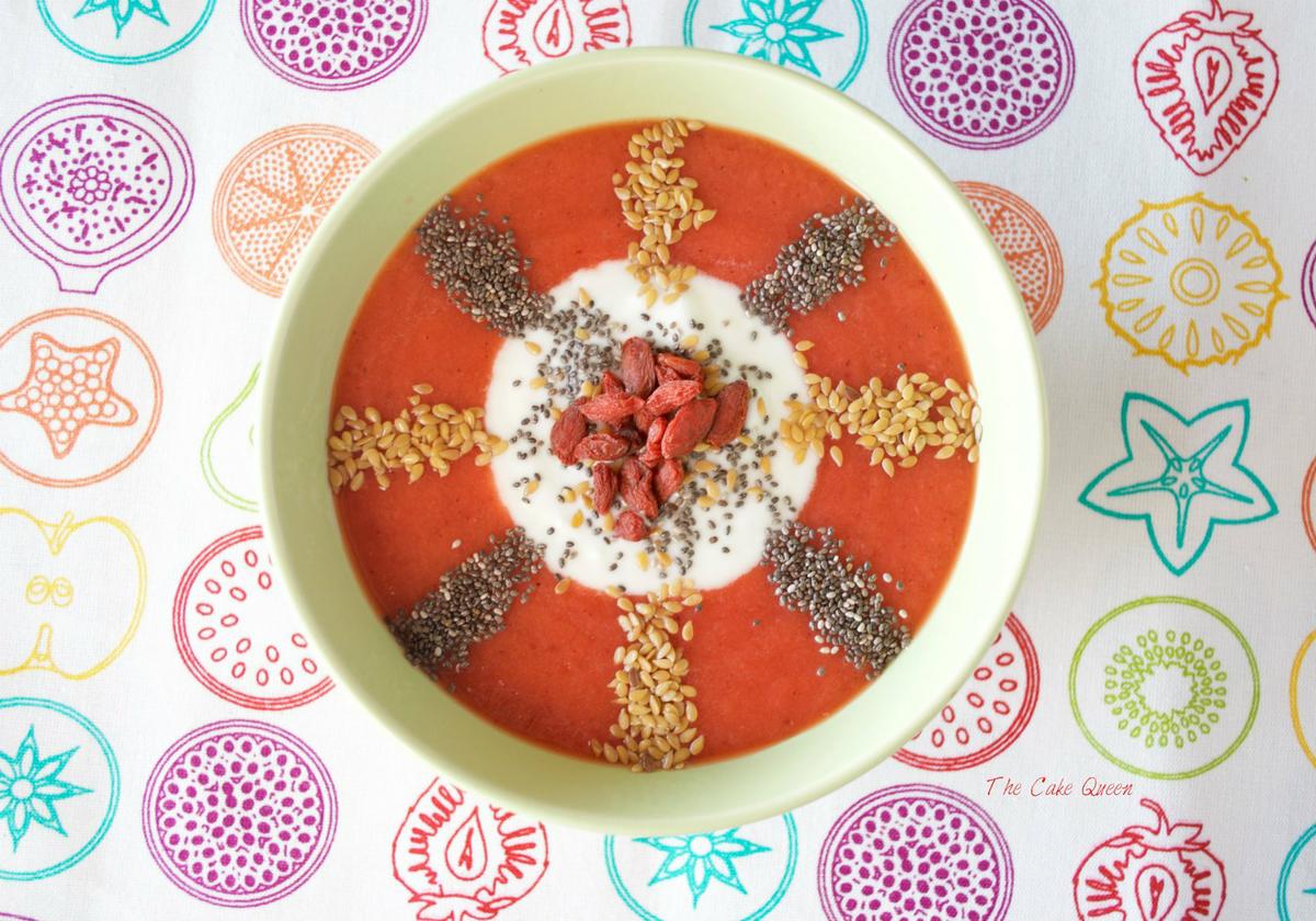 Smoothie bowl de fresas, kiwi y manzana