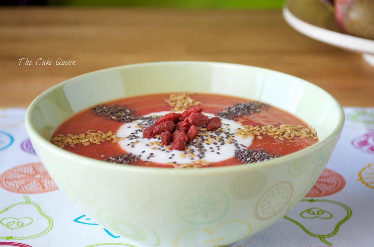 Smoothie bowl de fresas, kiwi y manzana