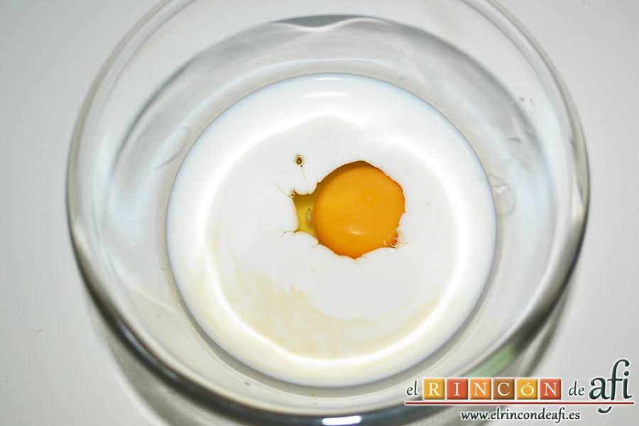 Scones escoceses, en otro bol echar la leche, el huevo y el extracto de vainilla