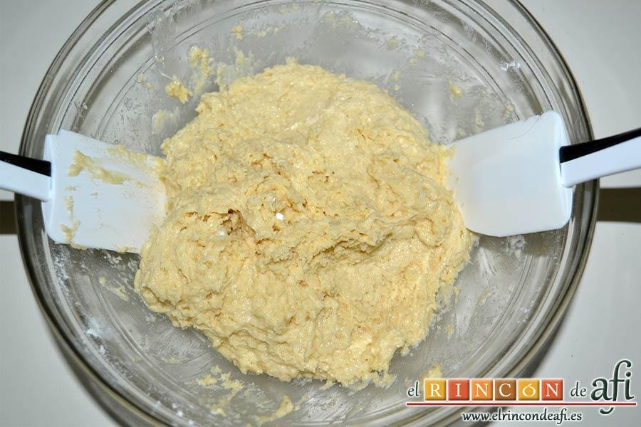 Scones escoceses, mover lentamente con espátula