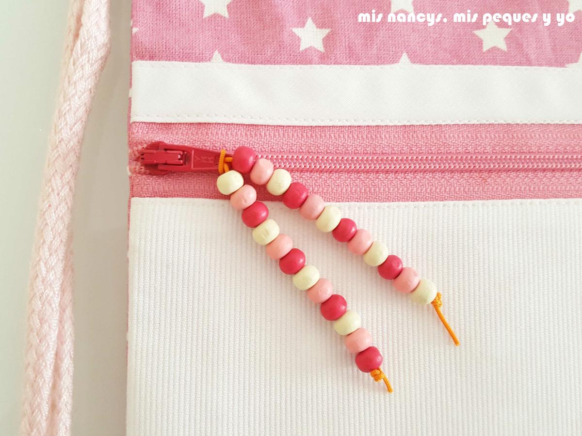 mis nancys, mis peques y yo, mochila pandilleando para ballet, detalle cremallera del bolsillo con abalorios 