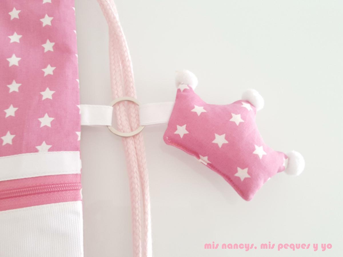 mis nancys, mis peques y yo, mochila pandilleando para ballet, detalle colgante corona con pompones