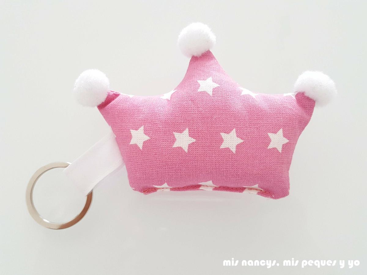 mis nancys, mis peques y yo, mochila pandilleando para ballet, colgante corona con pompones a modo de llavero