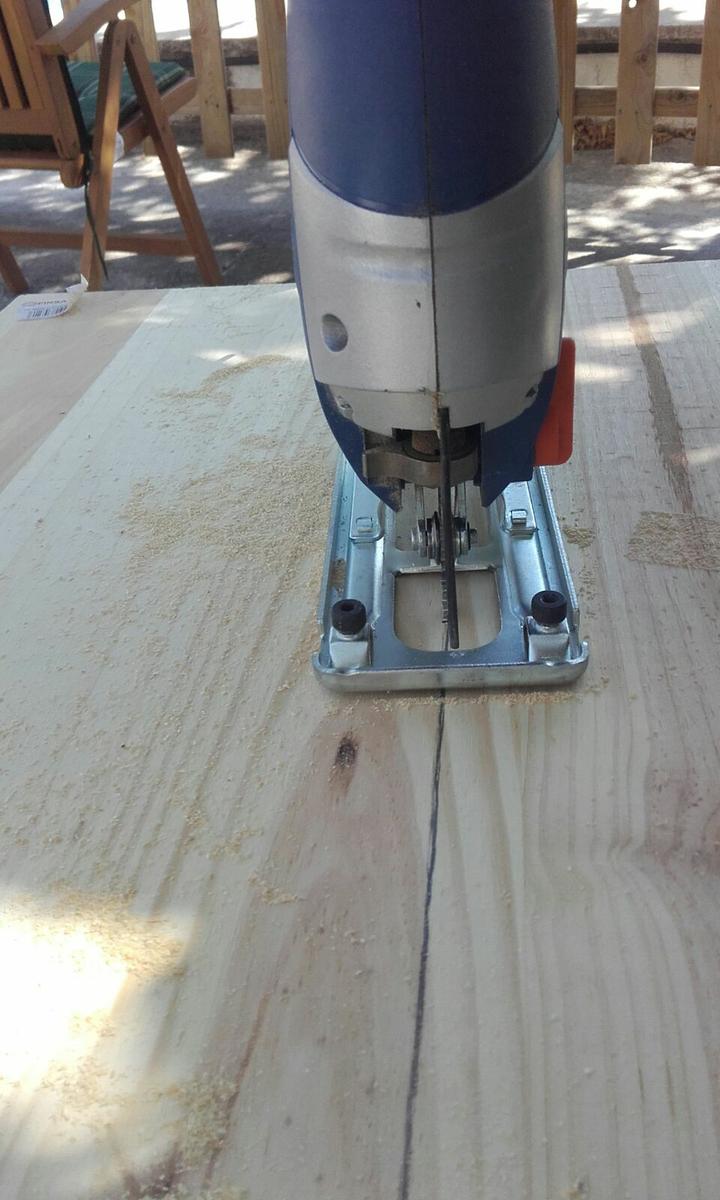 Comoda reciclada - Cortamos las piezas