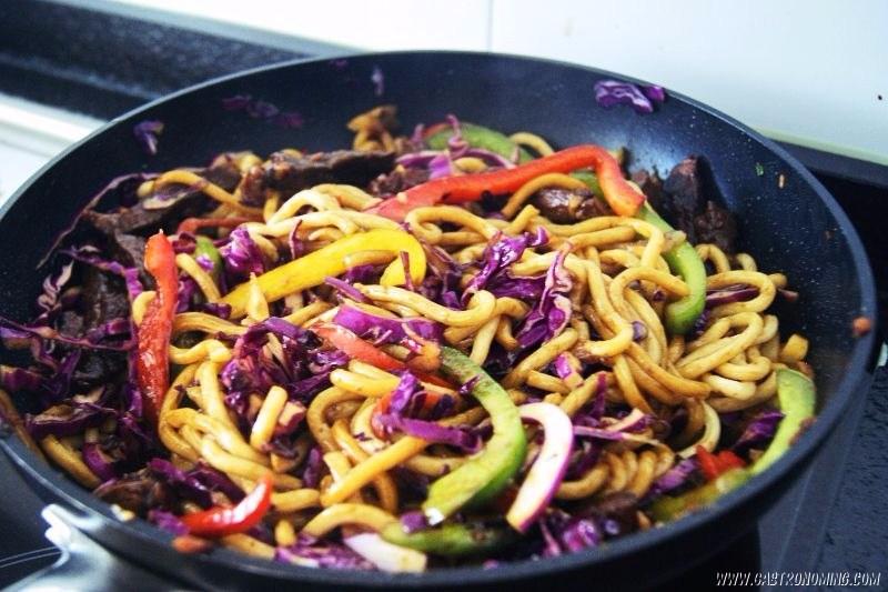 yaki udon de ternera