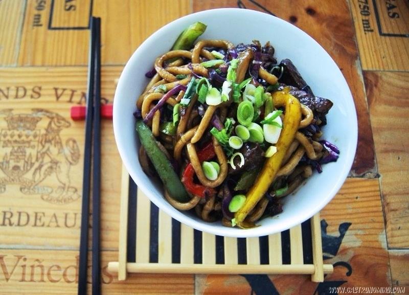 yaki udon de ternera