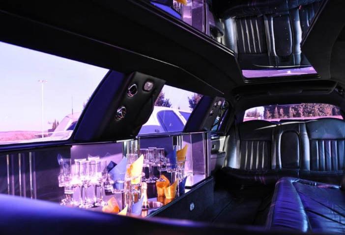 Bar Lincoln limusina