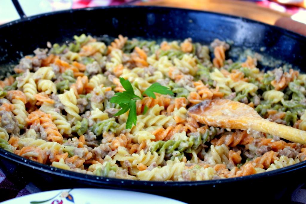 Macarrones con butifarra y bechamel