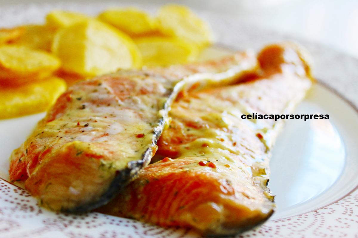salmon-con-salsa-de-miel-y-mostaza-de-cerca