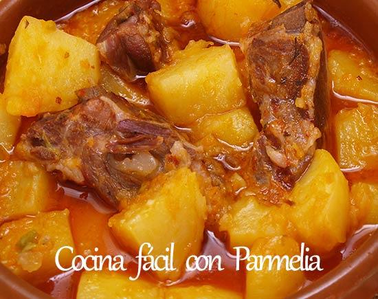 Patatas guisadas con costillas adobadas