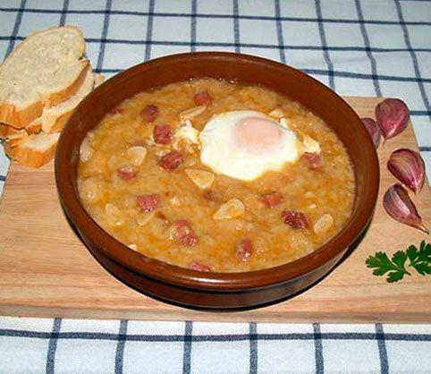 Patatas guisadas con costillas adobadas