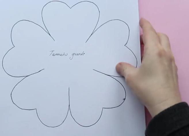 paso 1 para elaborar una cesta de foami