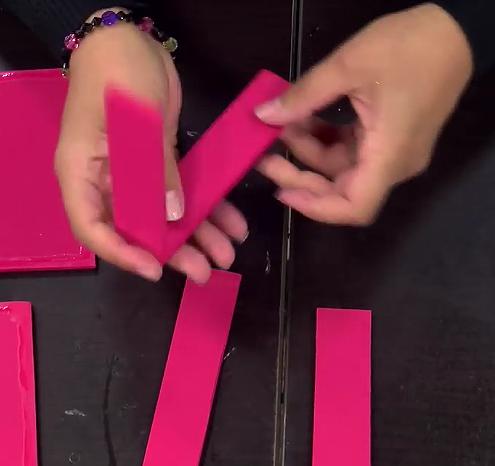 paso 2 para crear una caja de regalo en foami