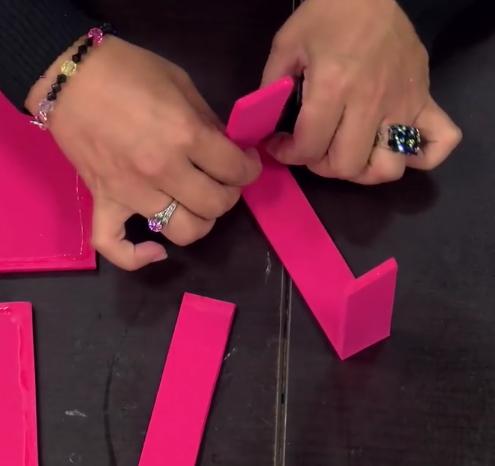 paso 3 para crear una caja de regalo en foami