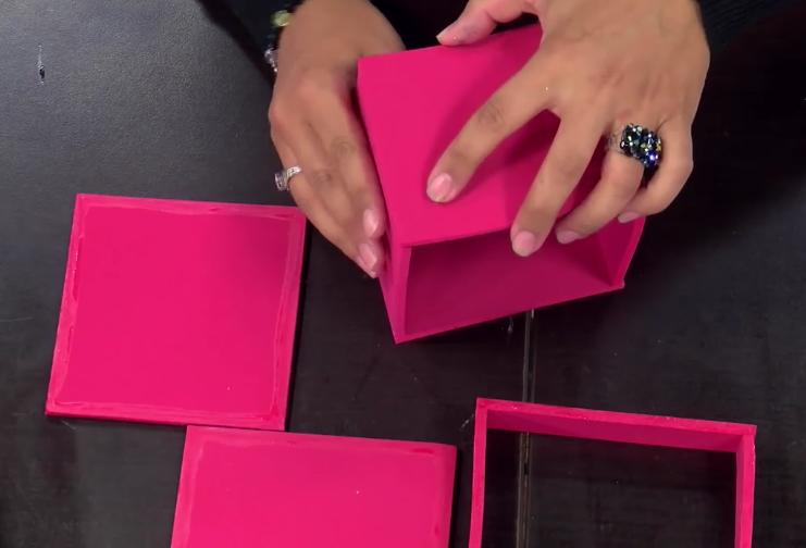 paso 5 para crear una caja de regalo en foami