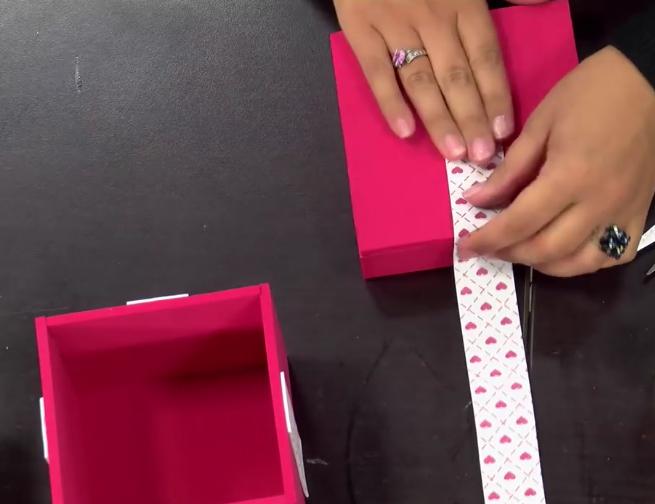 paso 7 para crear una caja de regalo en foami