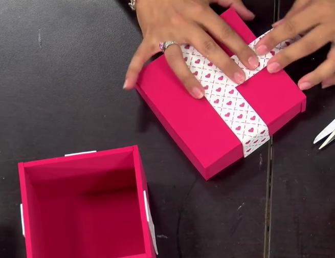 paso 8 para crear una caja de regalo en foami