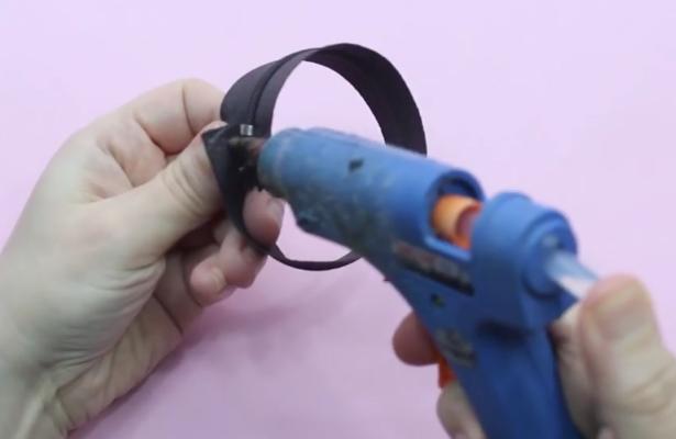 paso 1 para hacer un monedero de foami