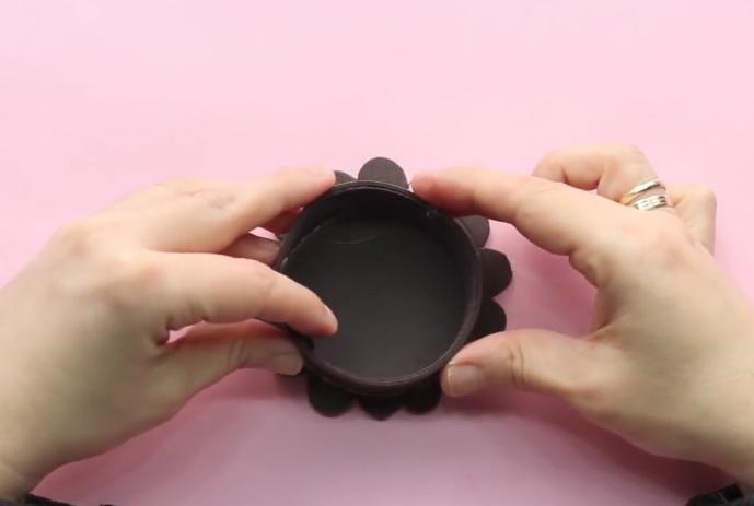 paso 9 para hacer un monedero de foami