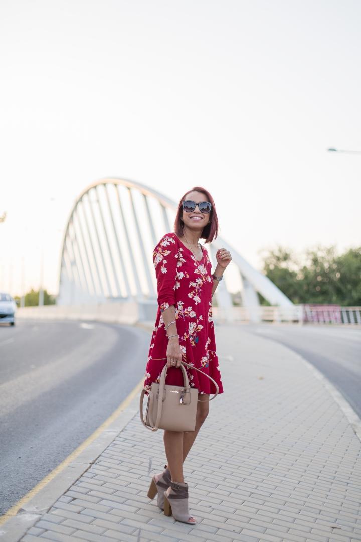 Look otoñal con estampado de flores