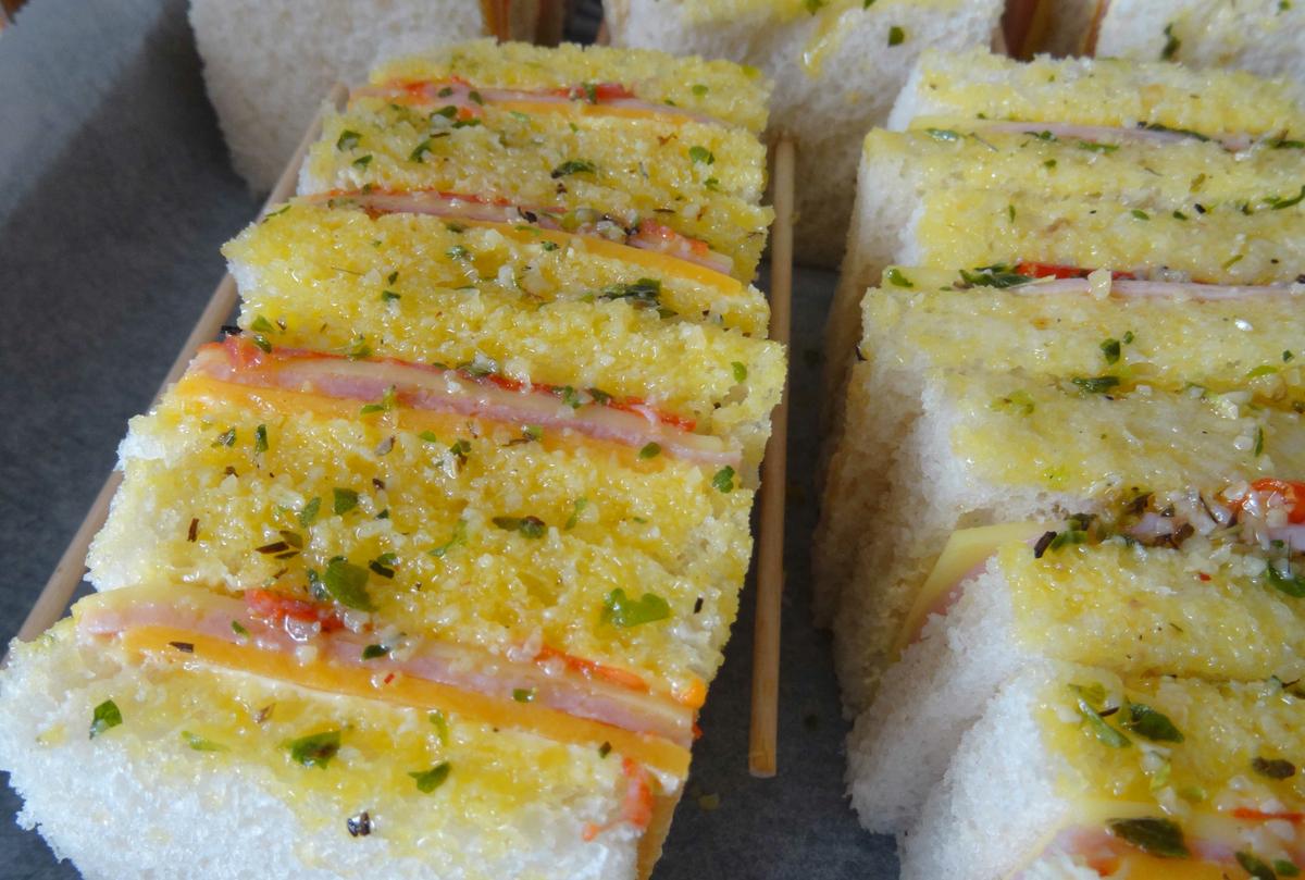 Brochetas de pan bimbo