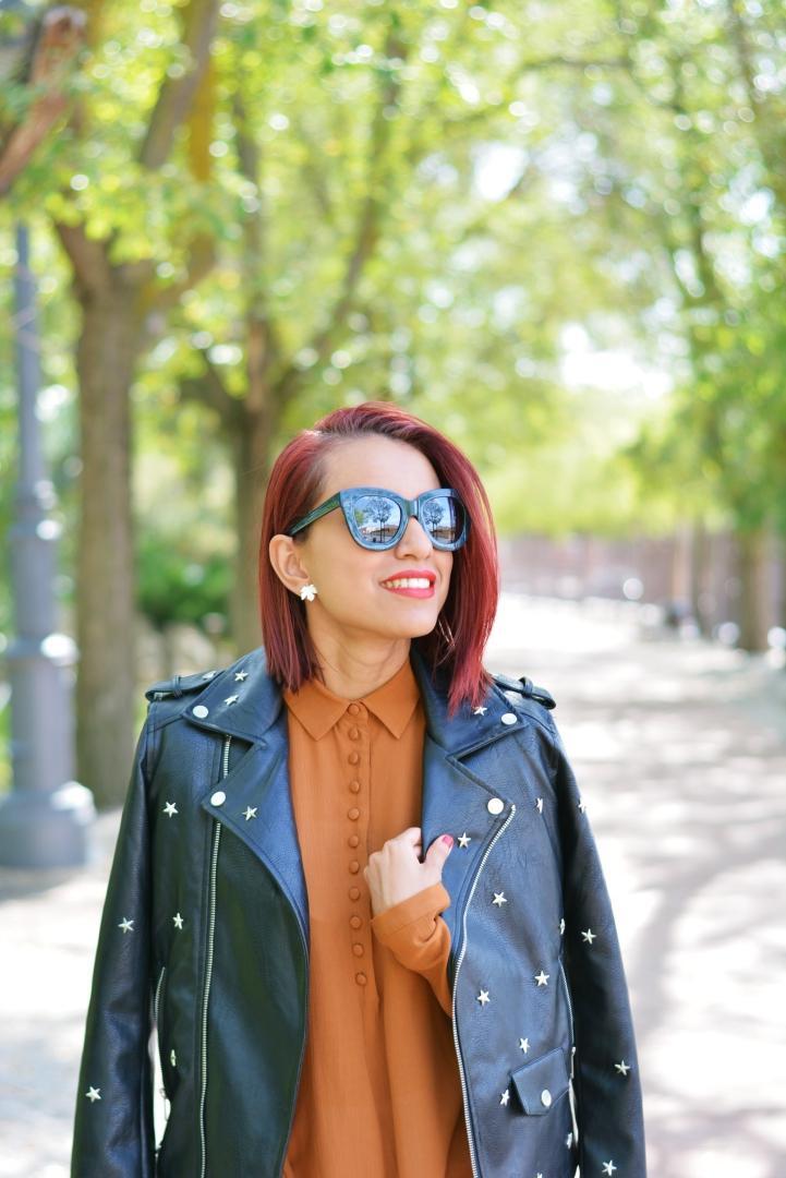 Look con biker con apliques estrella