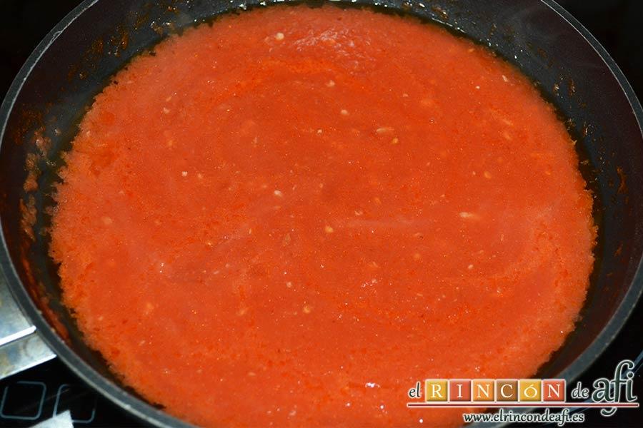 Huevos del purgatorio, dejamos que caliente hasta que burbujee