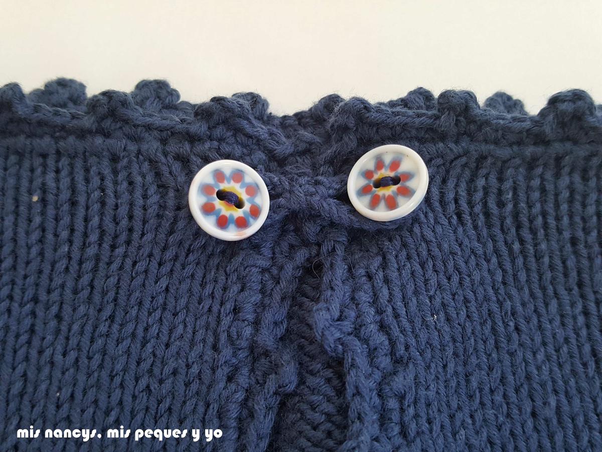 mis nancys, mis peques y yo, rebeca de punto para niña, detalle botones