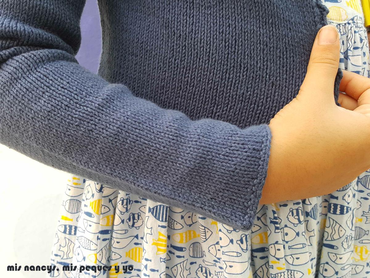 mis nancys, mis peques y yo, rebeca de punto para niña, detalle manga con remate de puntos bajos de ganchillo