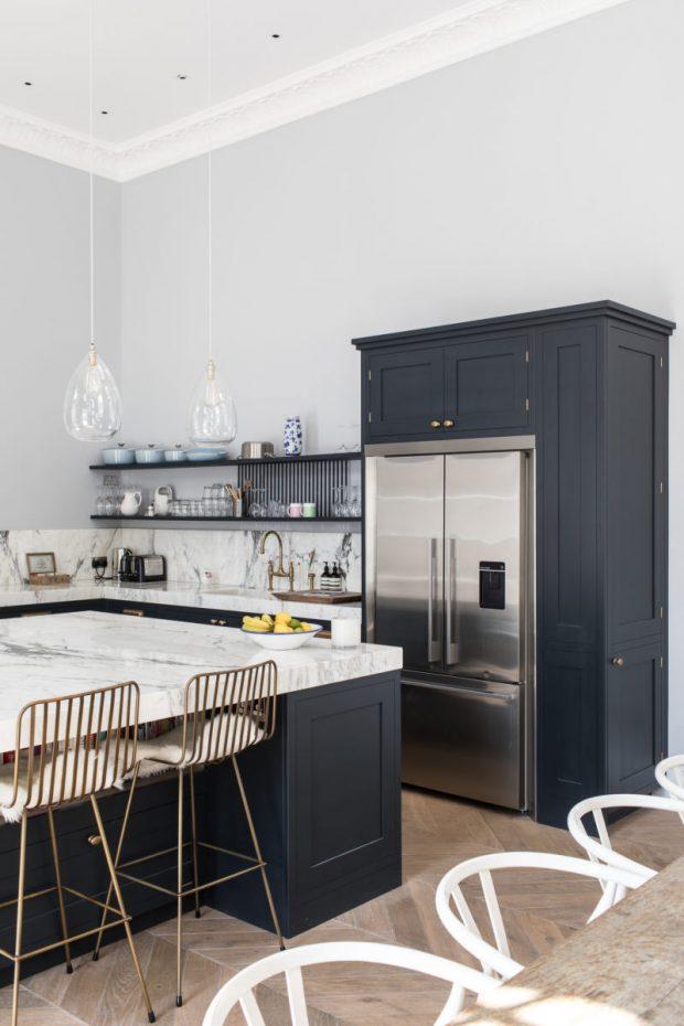 muebles de cocina negros comodoos interiores