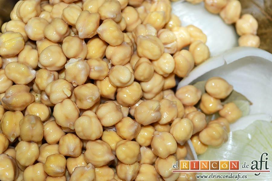 Garbanzos con berenjenas, añadir los garbanzos escurridos