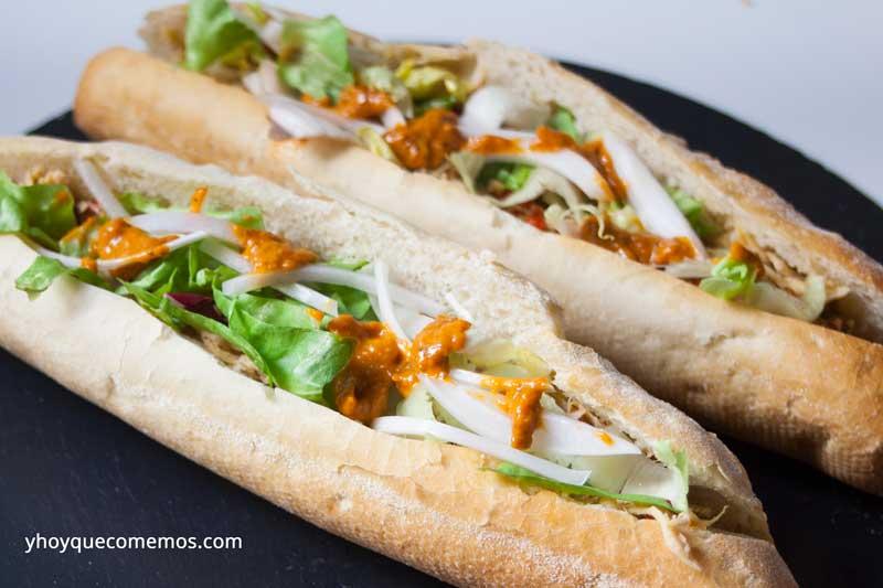 bocadillo-de-pollo-mechado-estilo-canario
