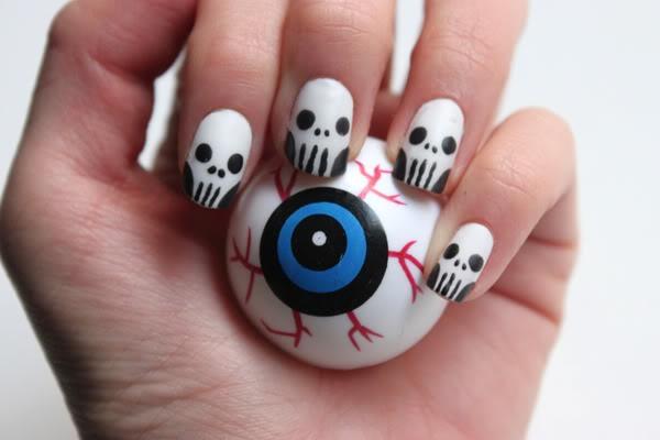 Ojo con calaveras diseño