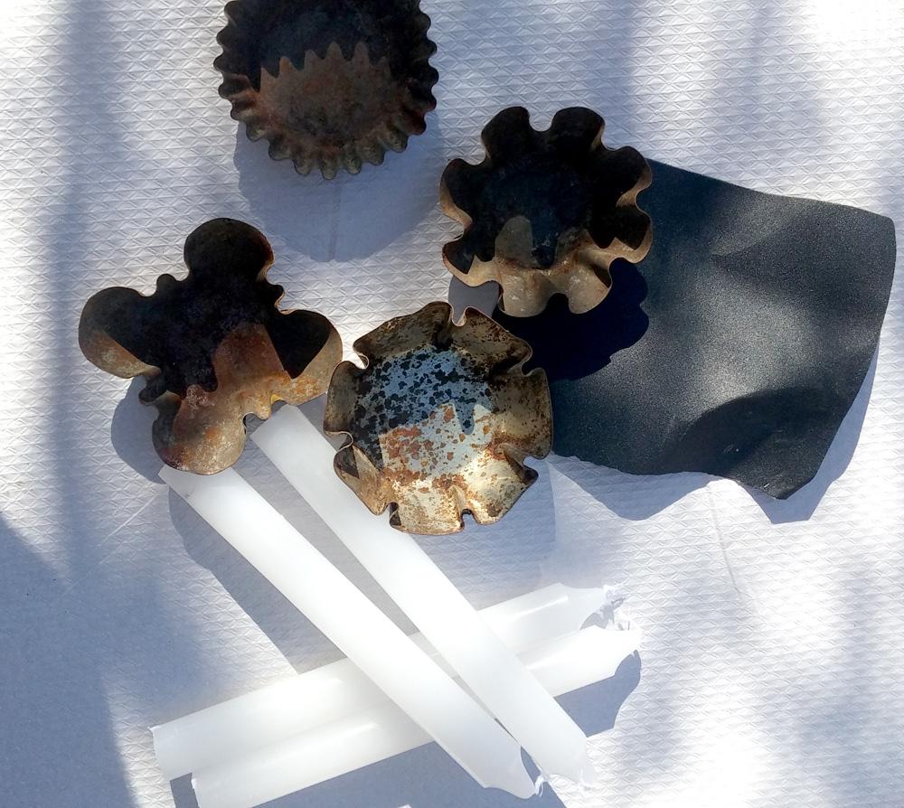 Centro de mesa otoñal con antiguos moldes de magdalenas