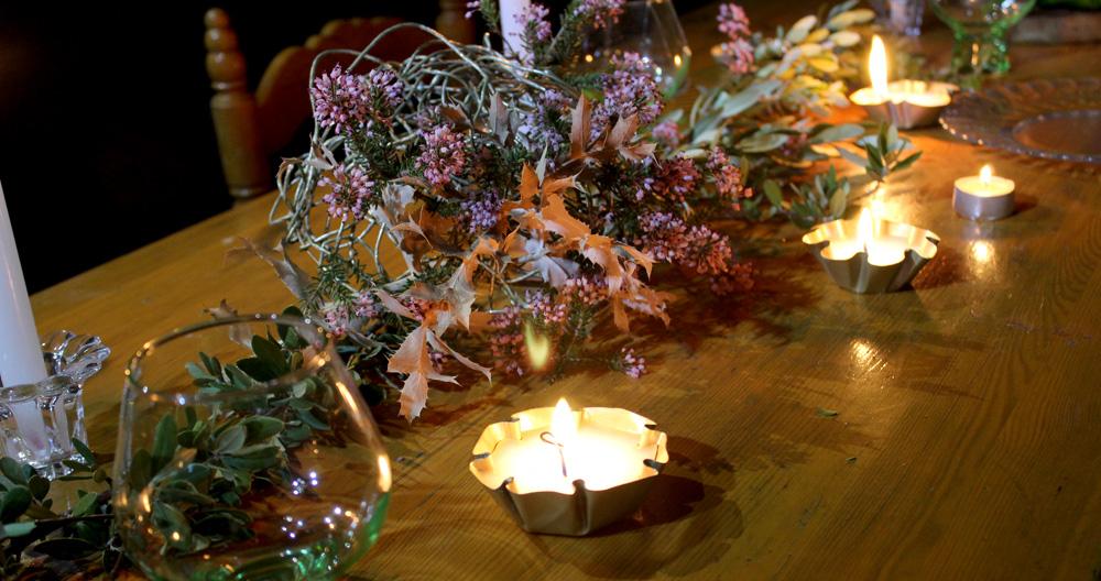 Centro de mesa otoñal con antiguos moldes de magdalenas