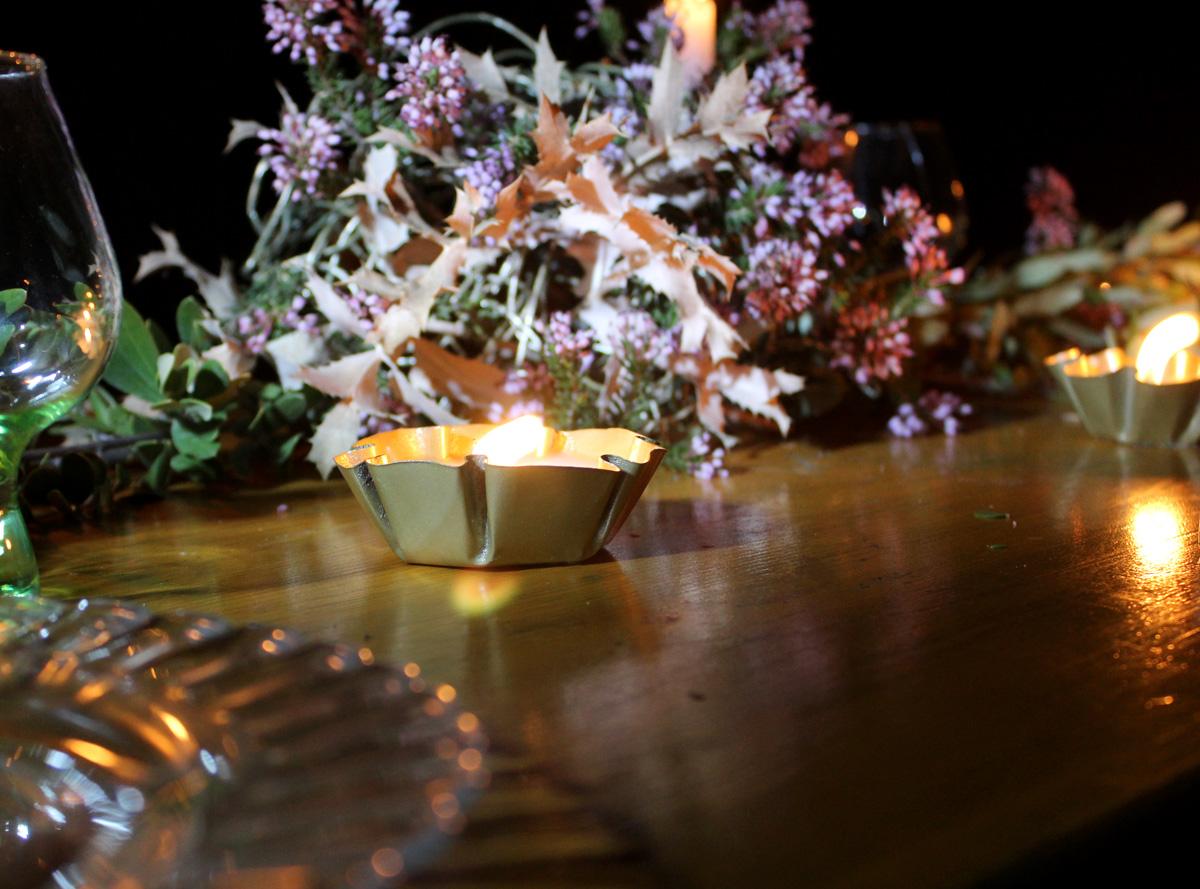 Centro de mesa otoñal con antiguos moldes de magdalenas