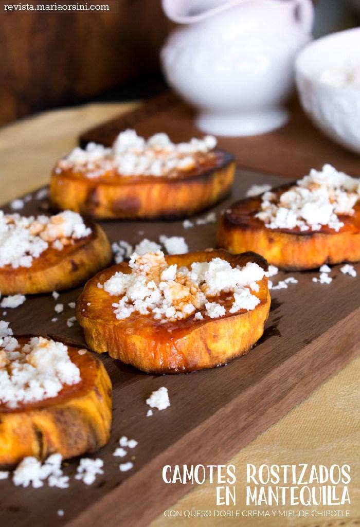 Camotes rostizados con queso crema y miel de chipotle