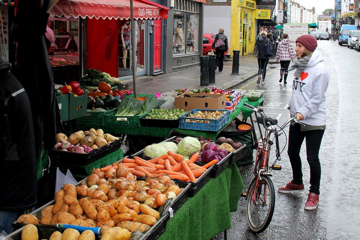Mercado de Portobello Road en Notthing Hill, Londres