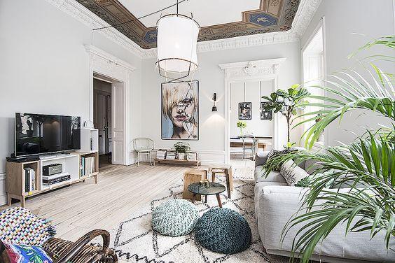 salon nordico con luz cenital y en paredes