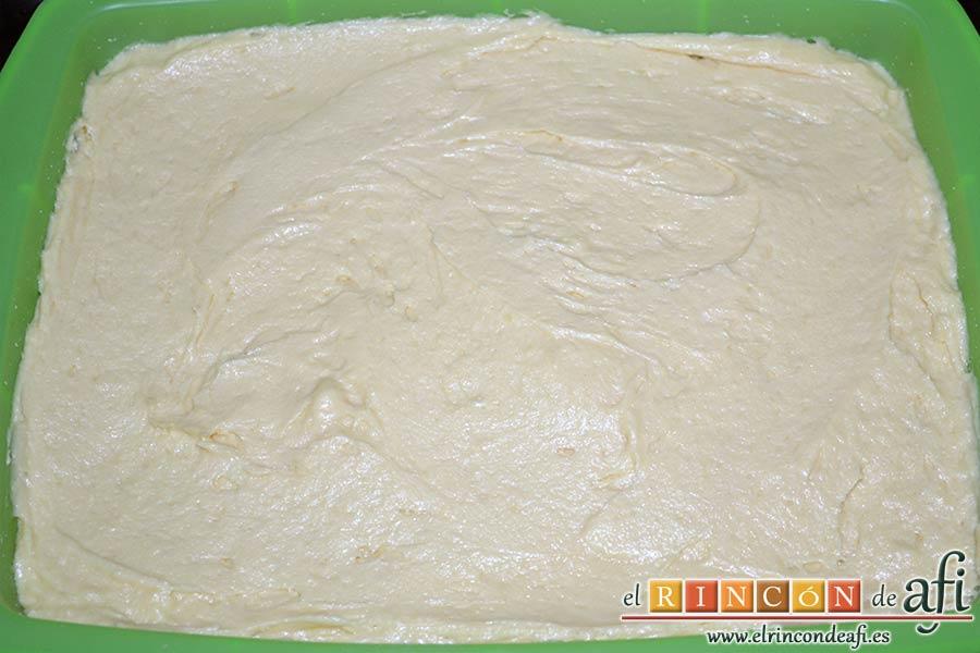 Bica gallega, precalentar el horno, engrasar y enharinar el molde y volcar la mezcla