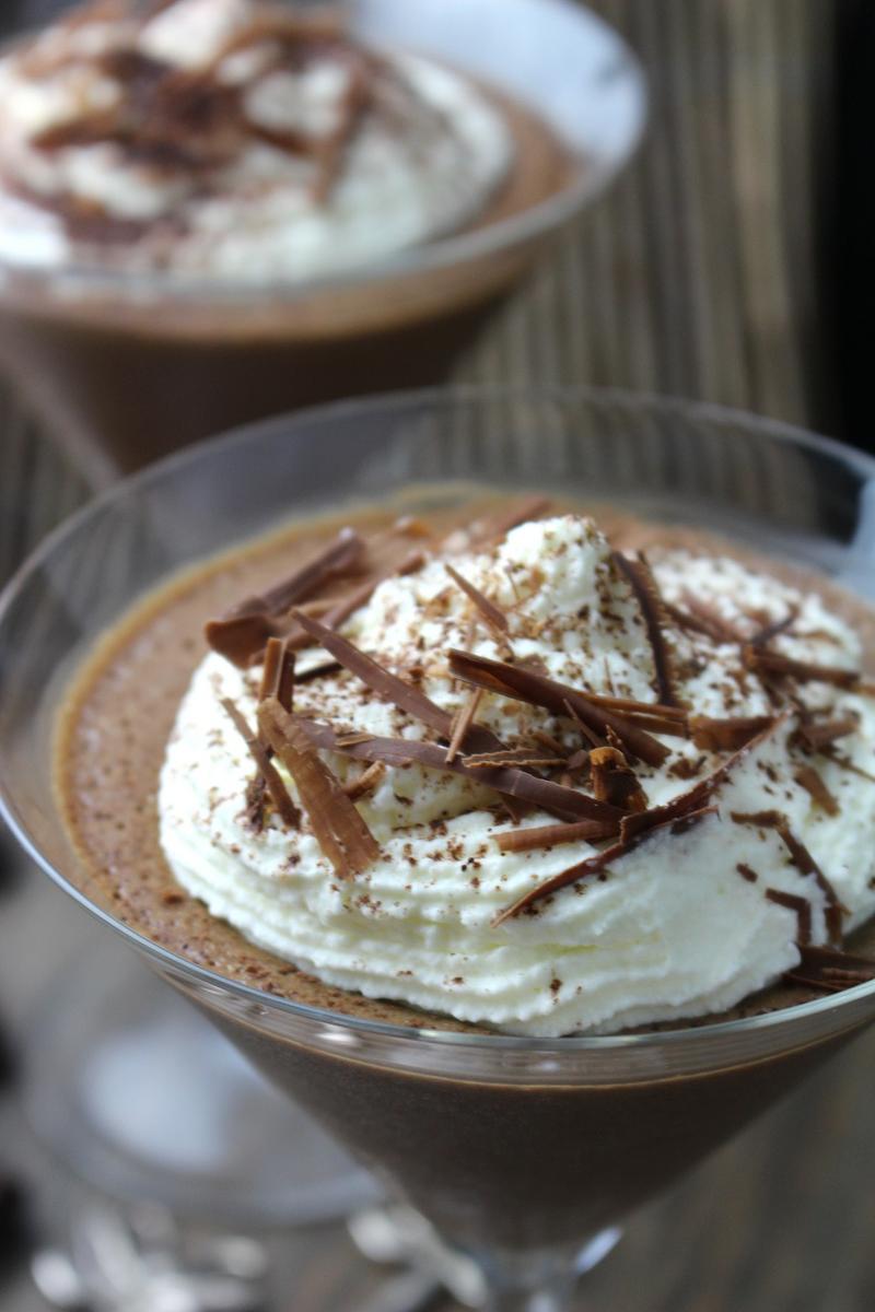 Mousse chocolate y nata (crema de leche) sin lactosa en copas